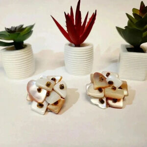 Vintage-Mother of Pearl Clip on earrings‎